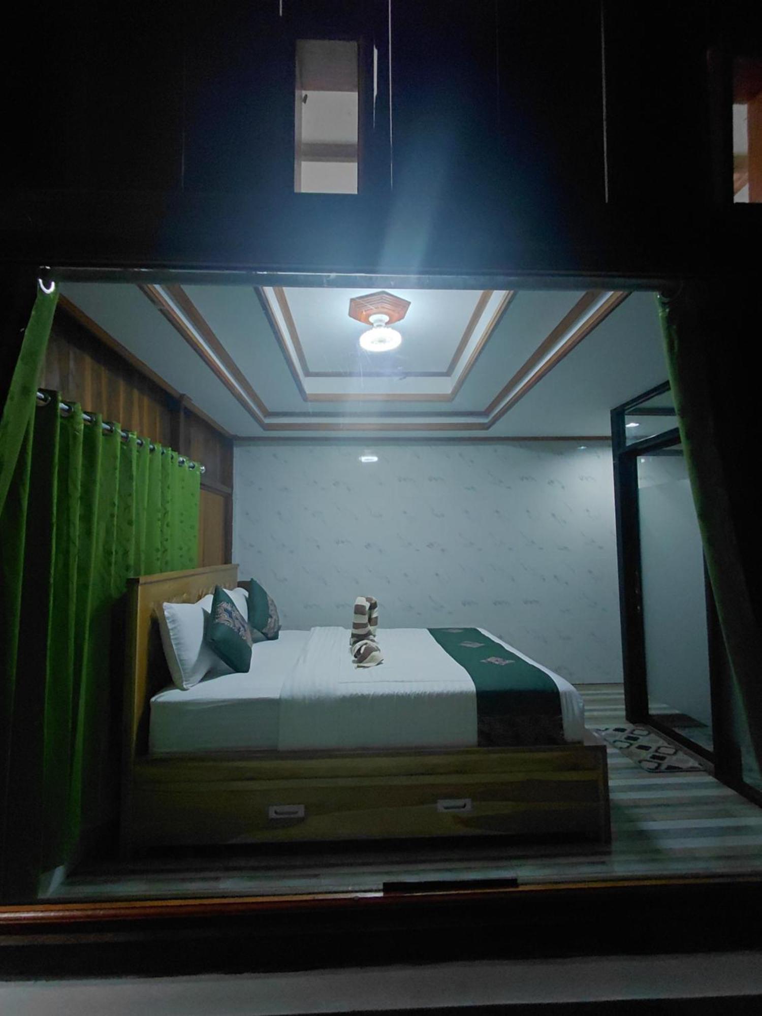 Friendly Homestay Lemukih Singaraja Buitenkant foto