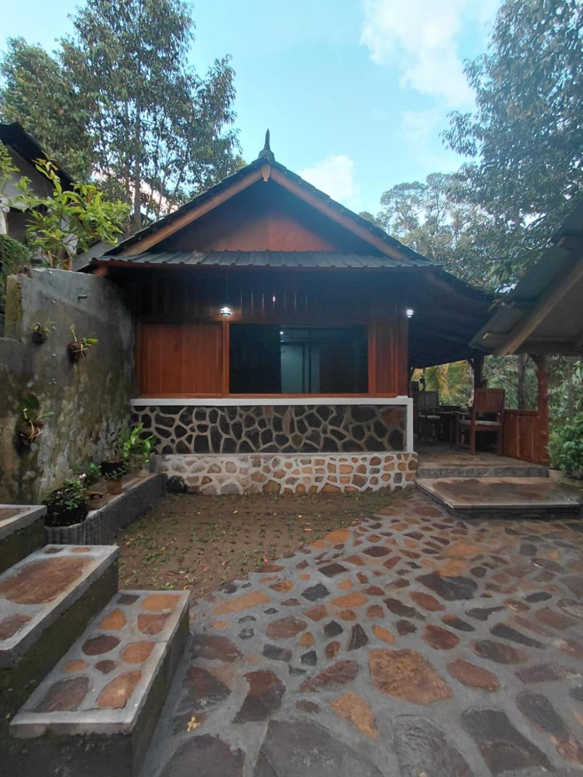 Friendly Homestay Lemukih Singaraja Buitenkant foto